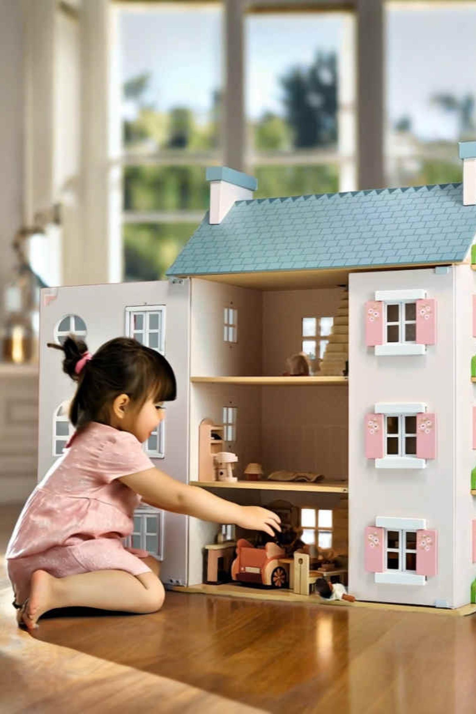 Heather Hall, DollHouse