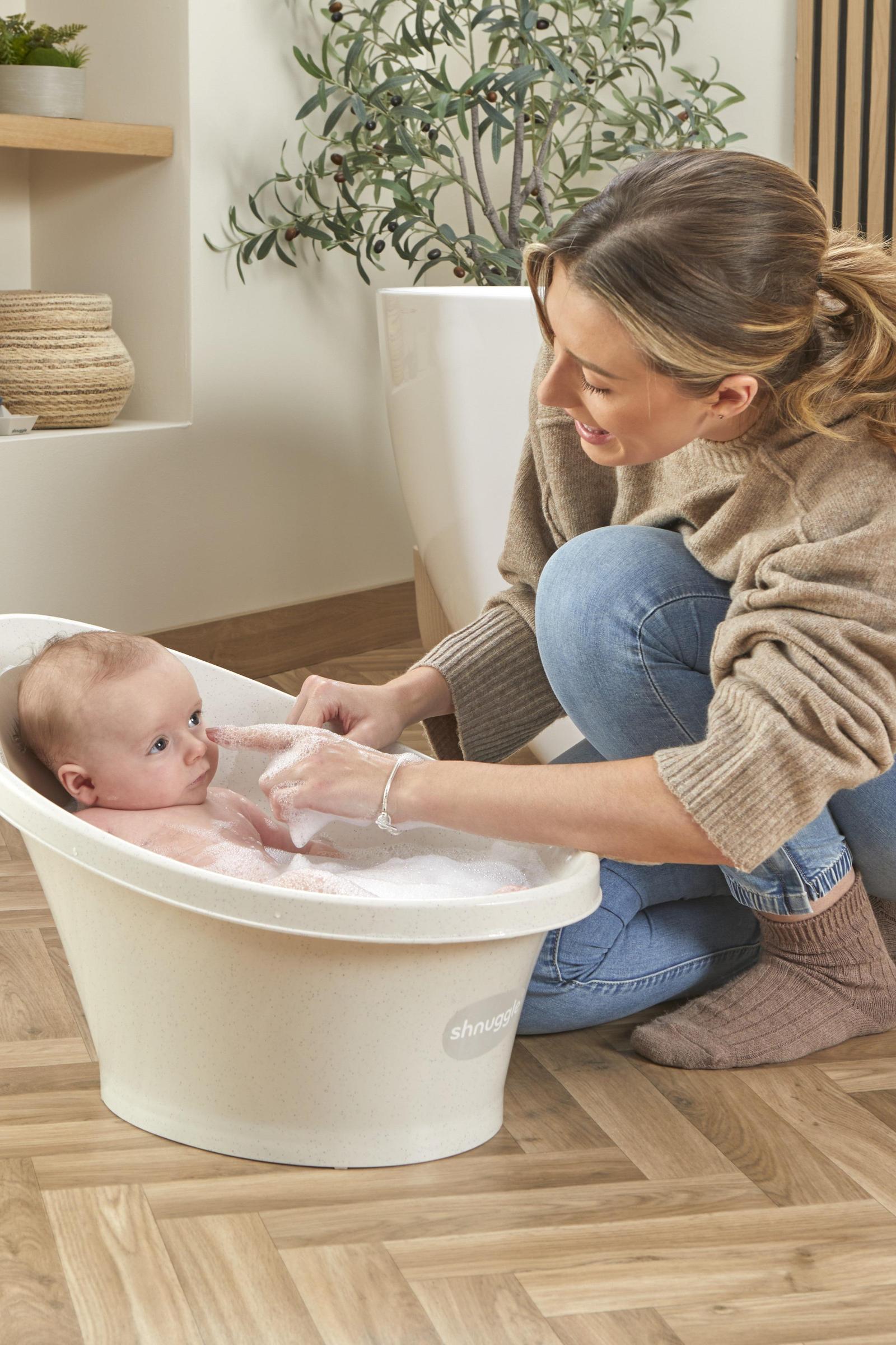 Shnuggle Baby Bath, Newborn baby bath Support with Bum Bump, Compact Bathtub for newborns and babies
