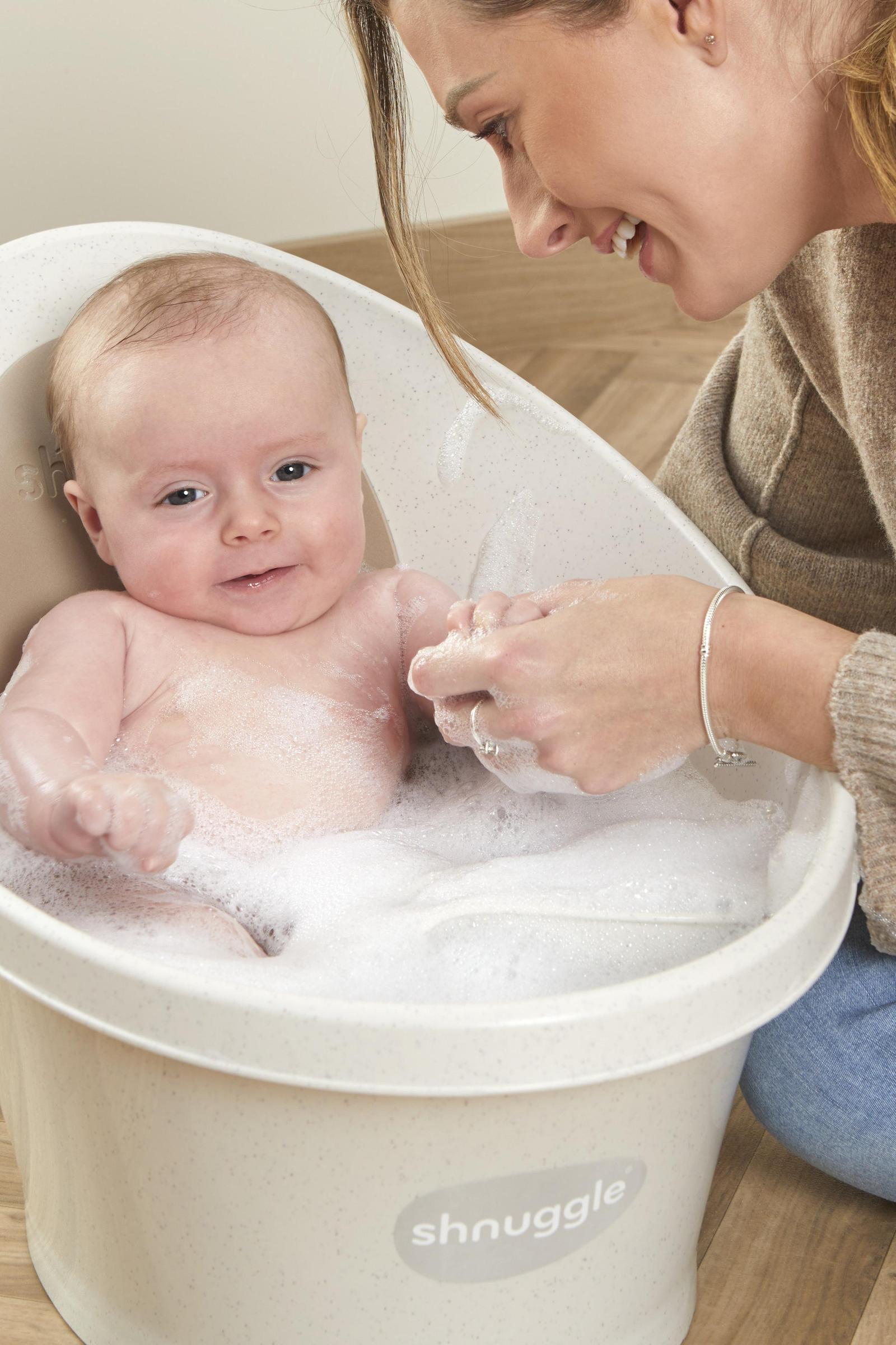 Shnuggle Baby Bath, Newborn baby bath Support with Bum Bump, Compact Bathtub for newborns and babies