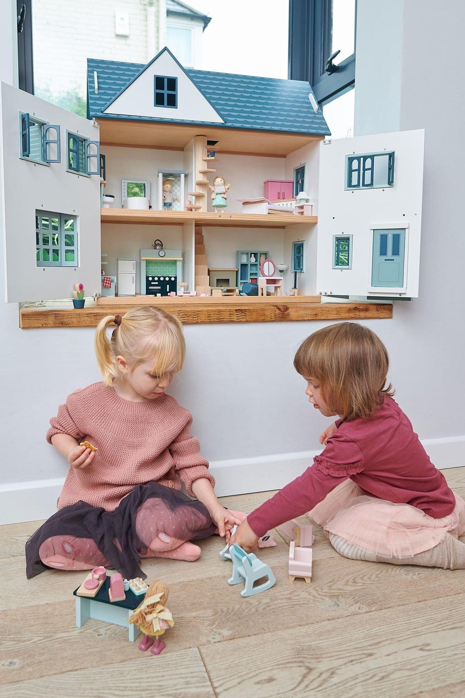 Dovetail House, Dollhouse