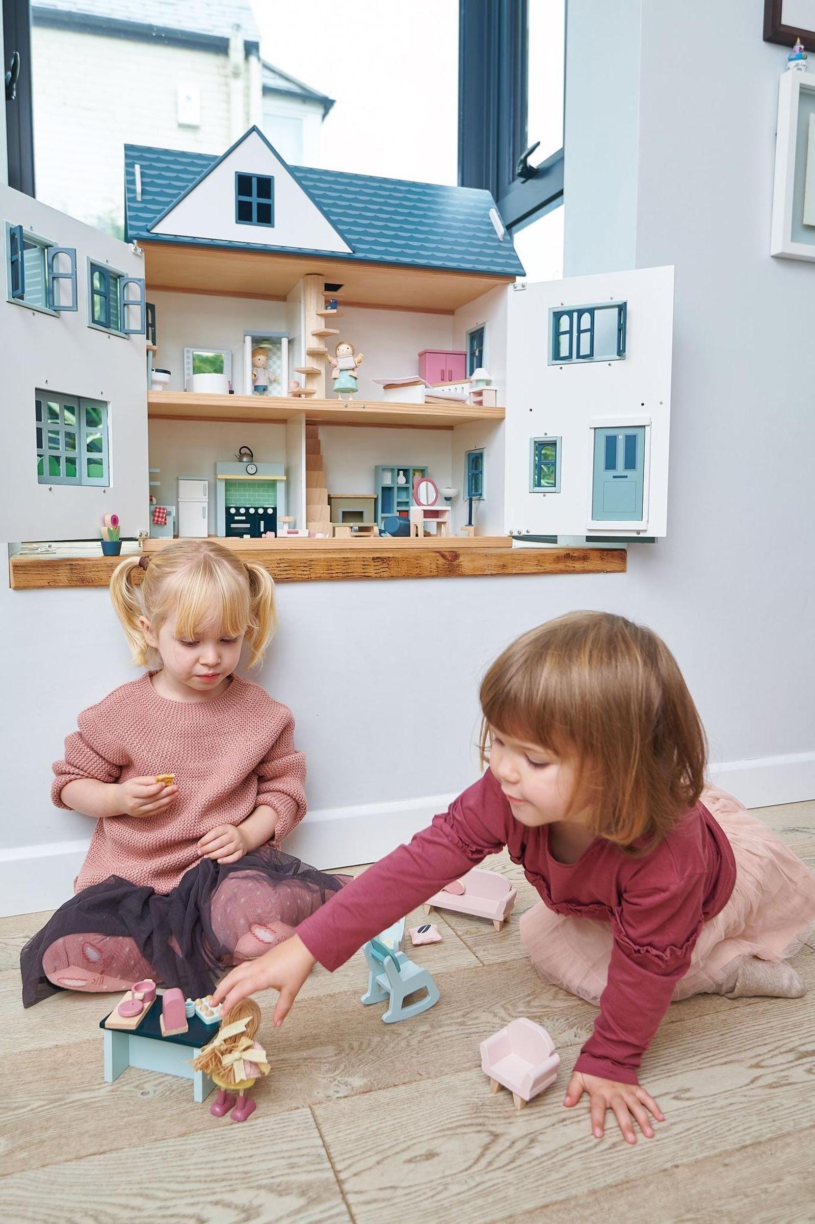 Dovetail House, Dollhouse