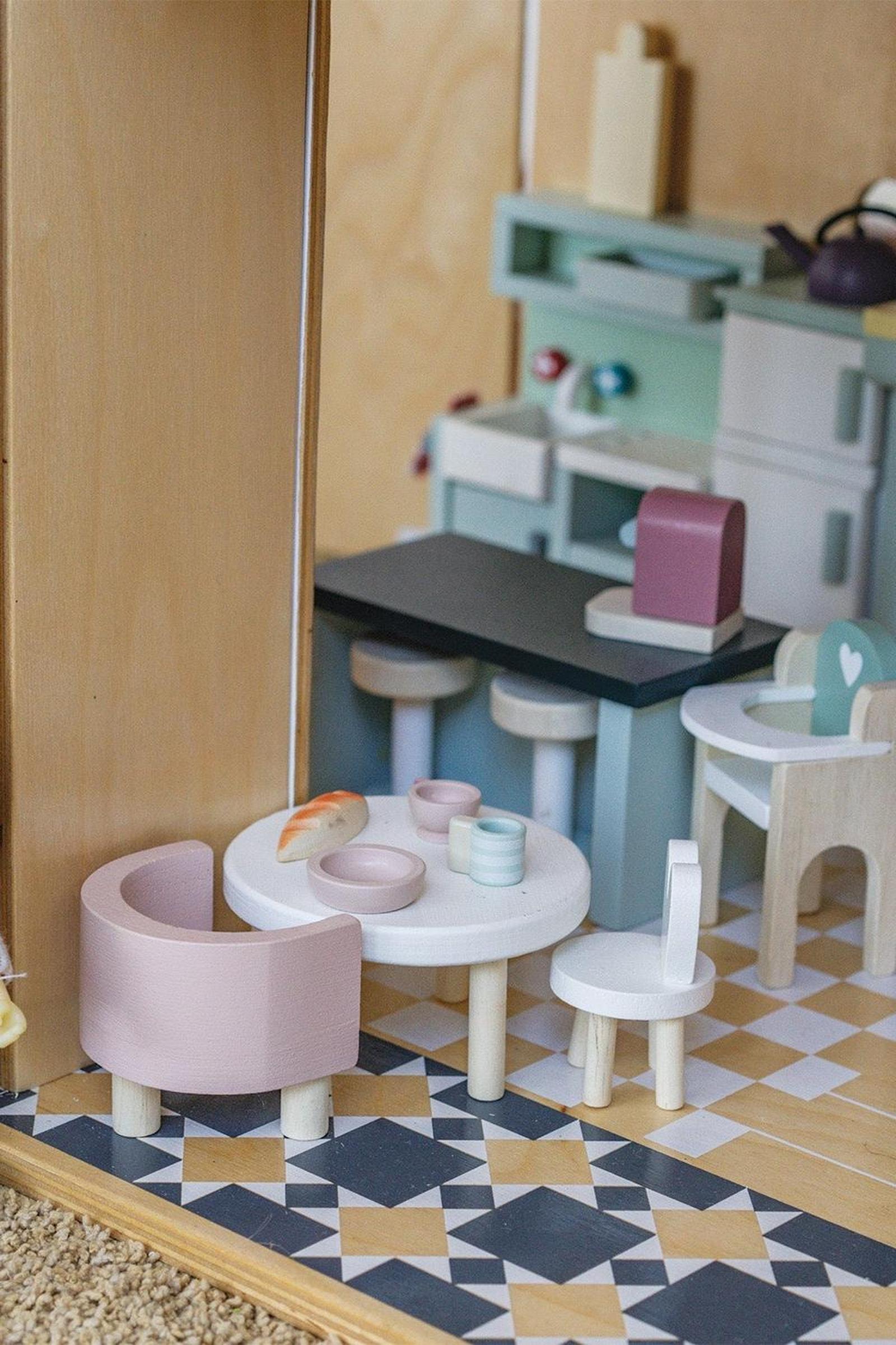 Fantail Hall, Dollhouse