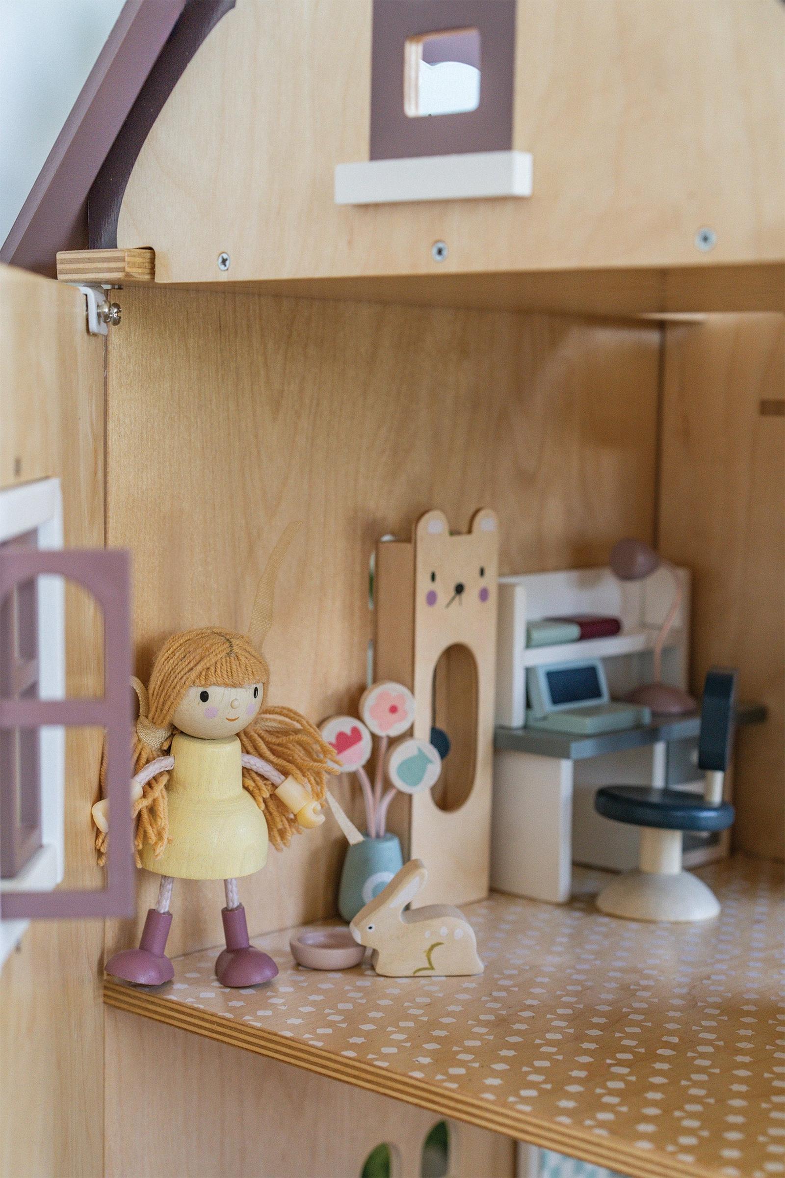 Fantail Hall, Dollhouse
