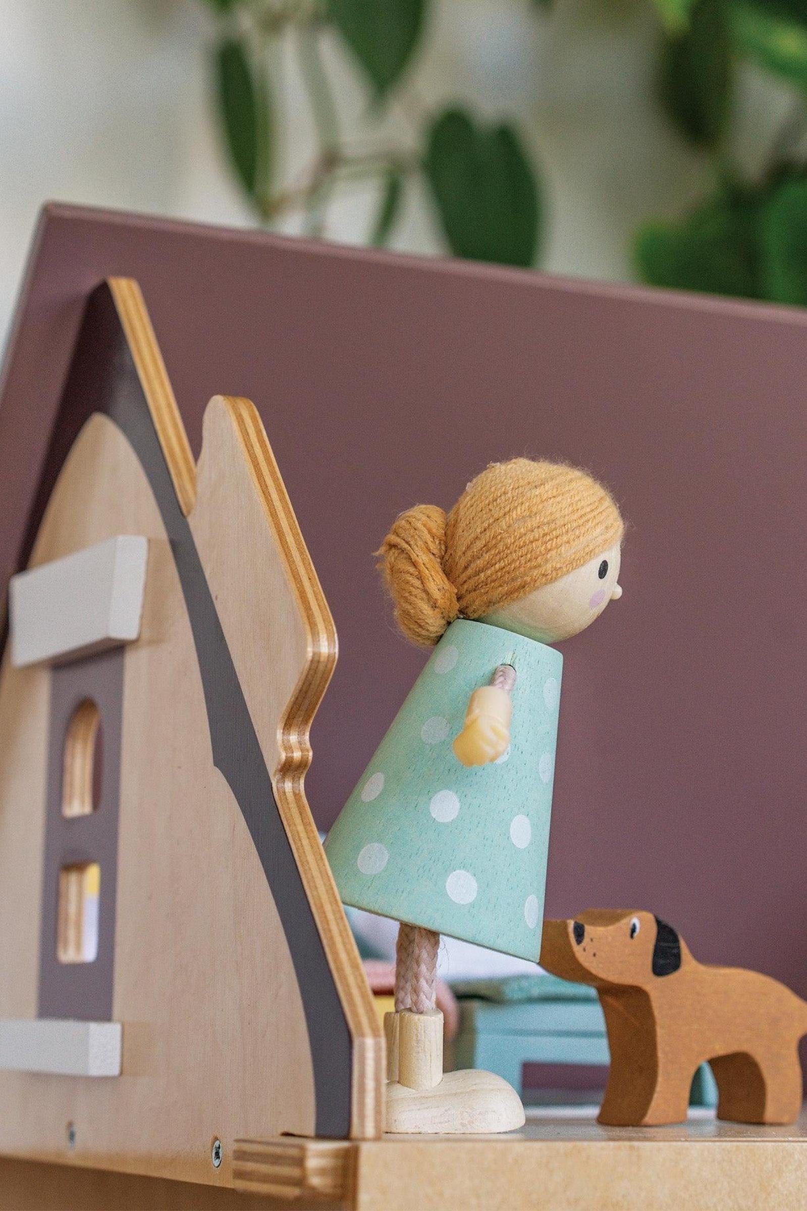Fantail Hall, Dollhouse