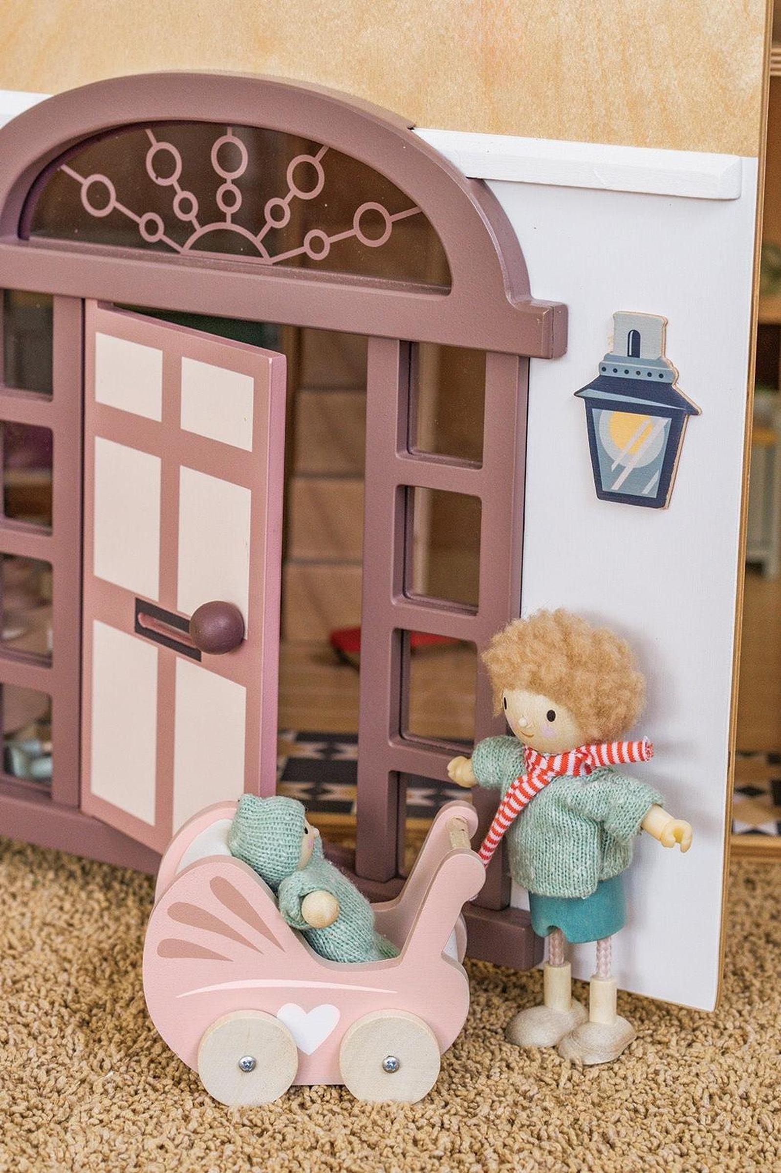 Fantail Hall, Dollhouse