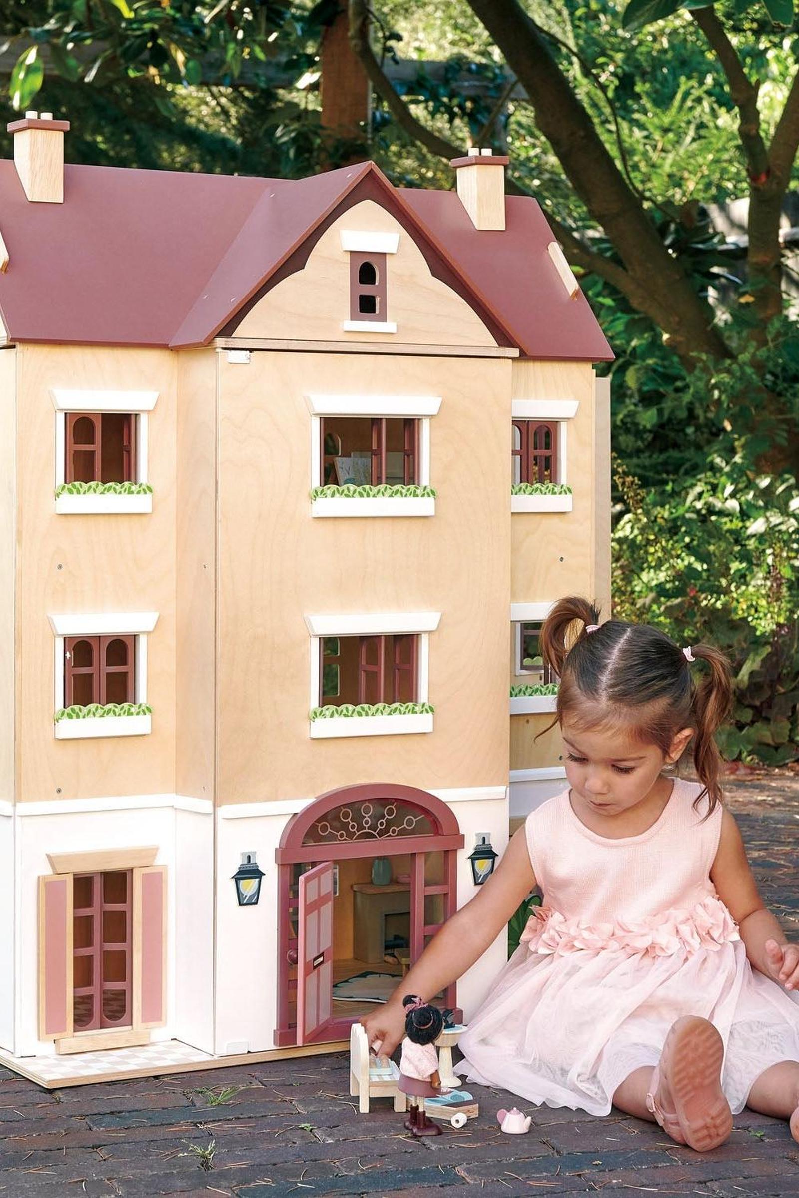 Fantail Hall, Dollhouse