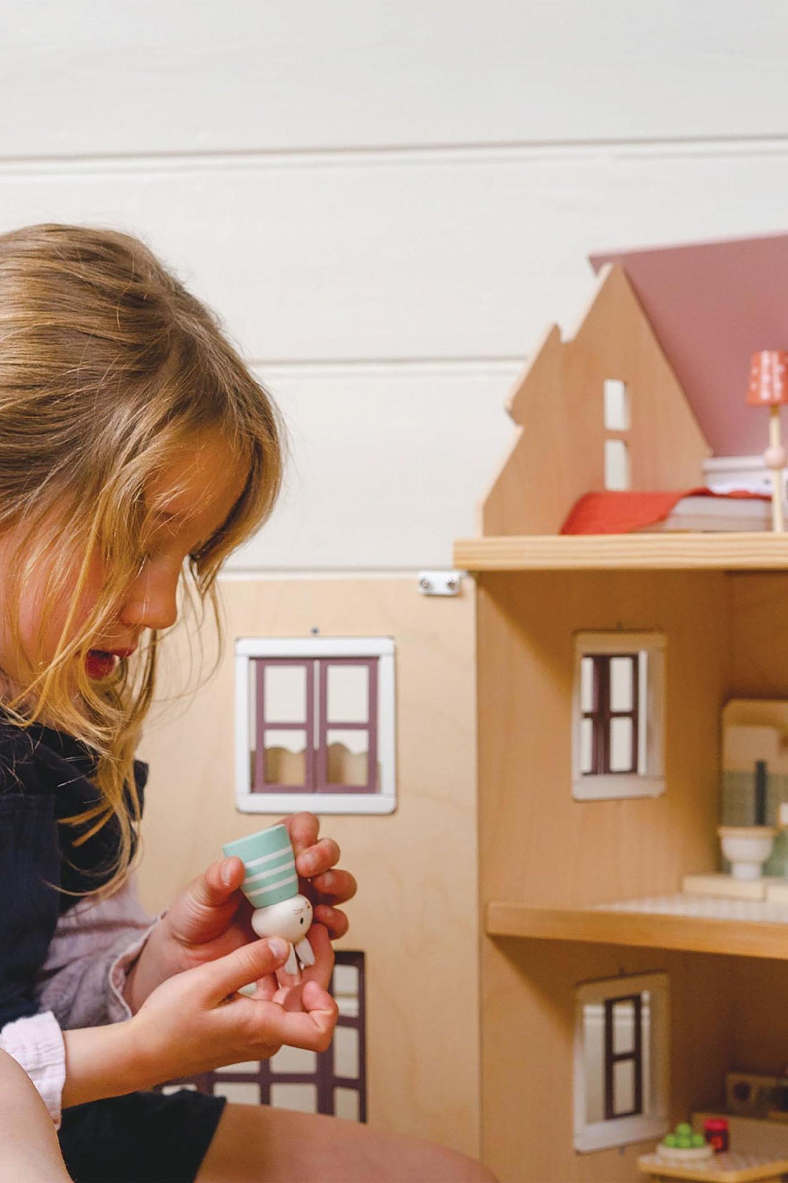 Foxtail Villa, Dollhouse