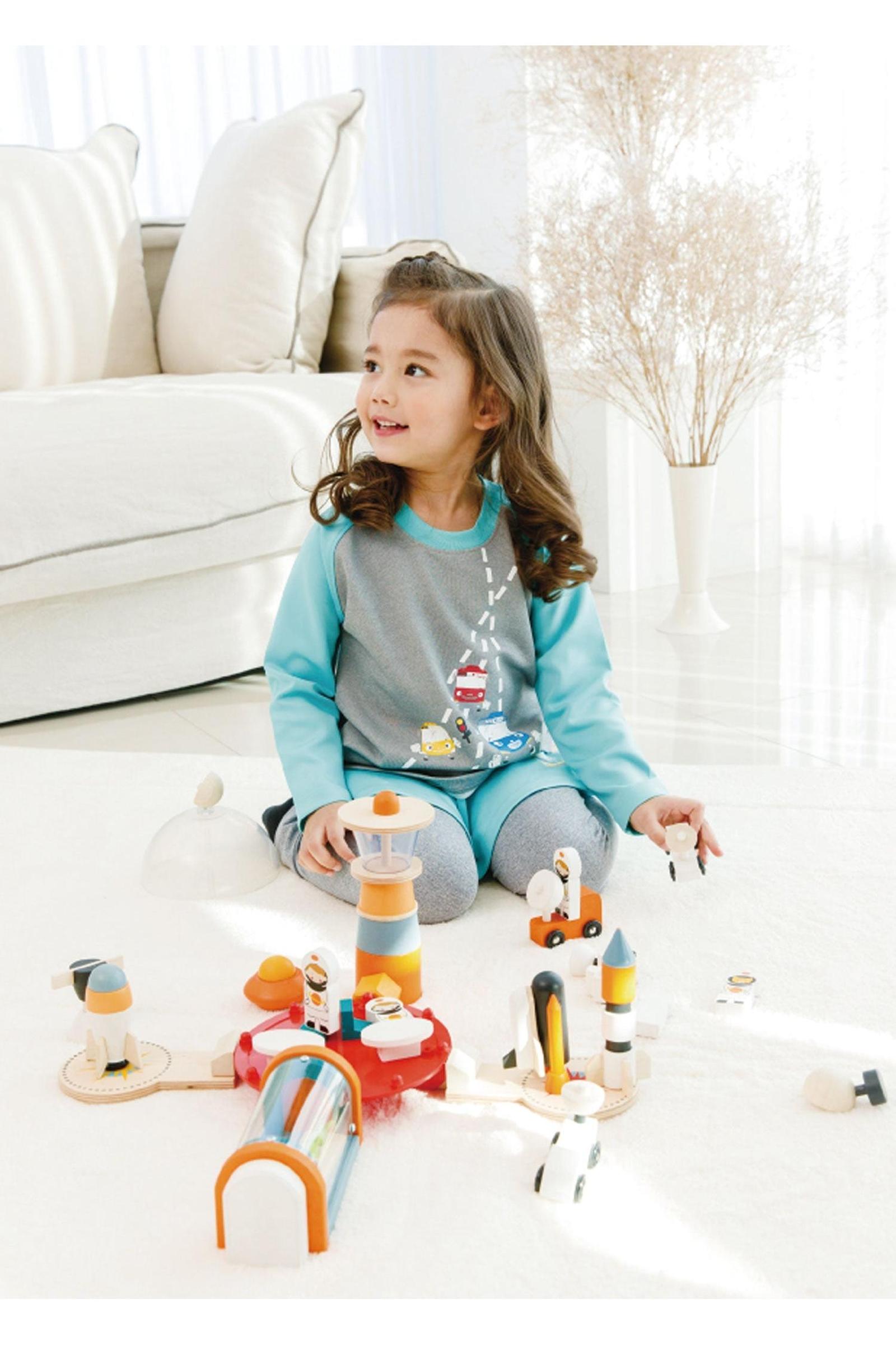 Life on Mars Wooden Space Exploration Play Set for Kids