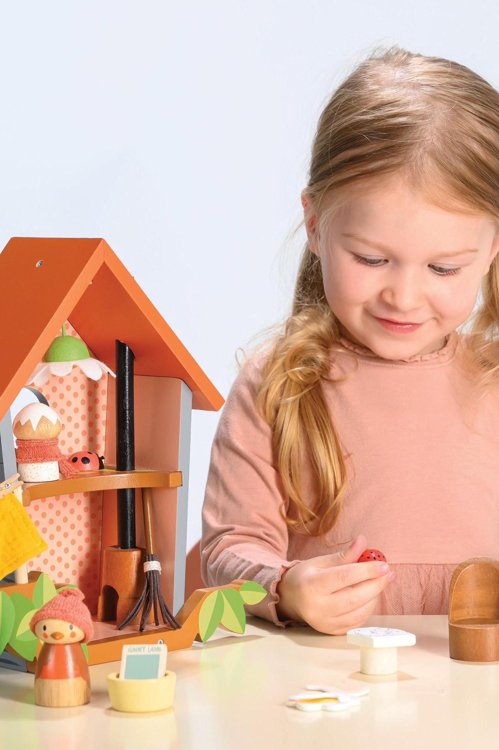 Robin's Nest Box Wooden Birdhouse Play Set