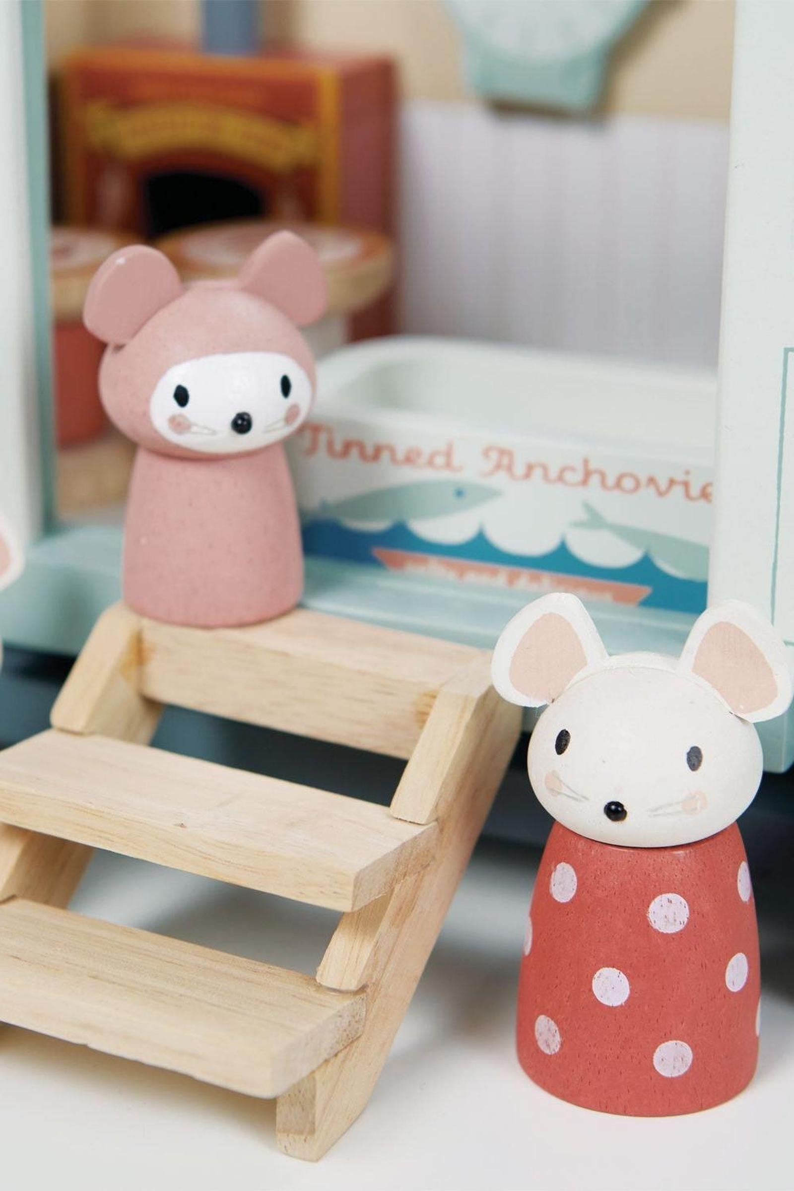 Secret Meadow Shepherd’s Hut, Award Winning Toy