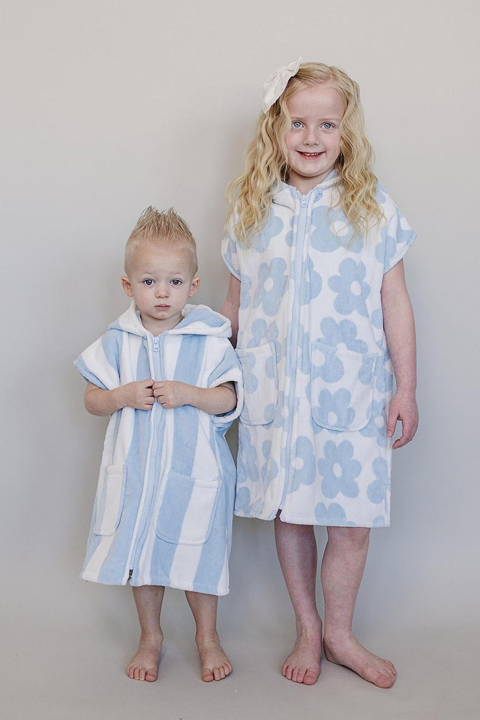 Coastal Floral Zip-Up Organic Cotton Beach Poncho, Light Blue & White