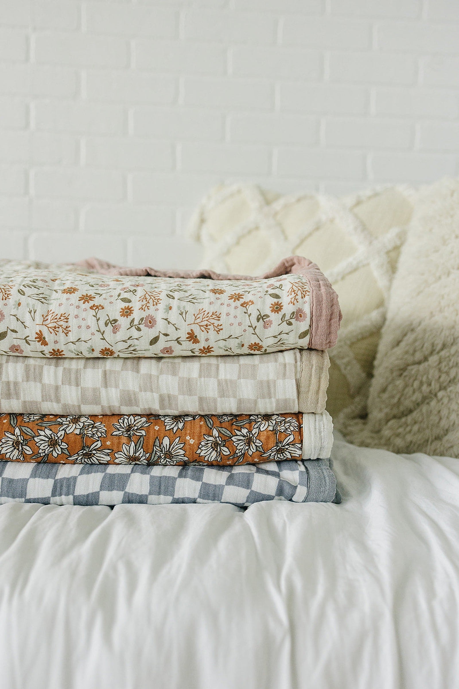 Magnolia Floral Muslin Twin Quilt, 100% Cotton, Baby Essentials