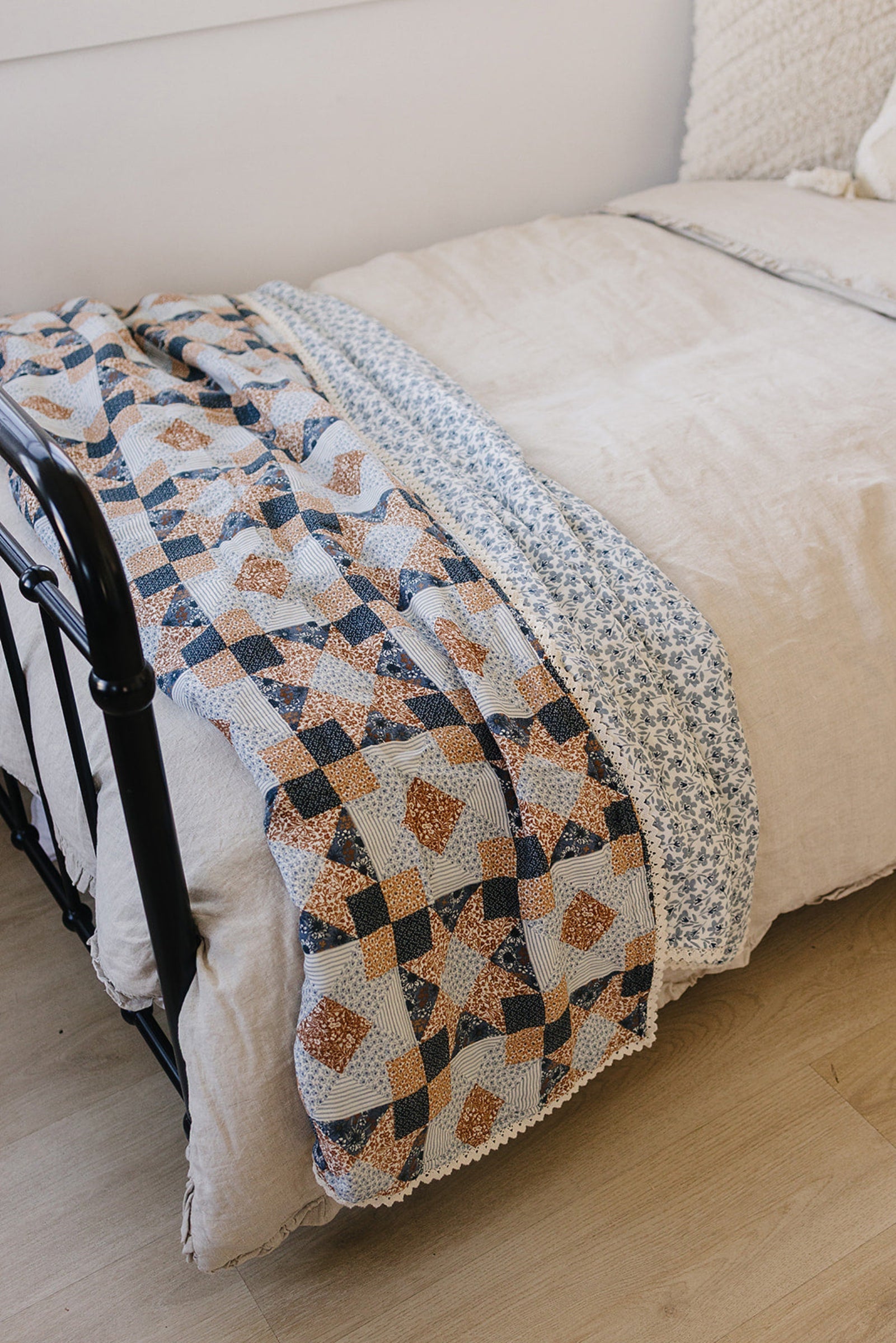 Mebie Baby, Patchwork Print + Blue Blossom Lace Twin Muslin Quilt, 100% Cotton
