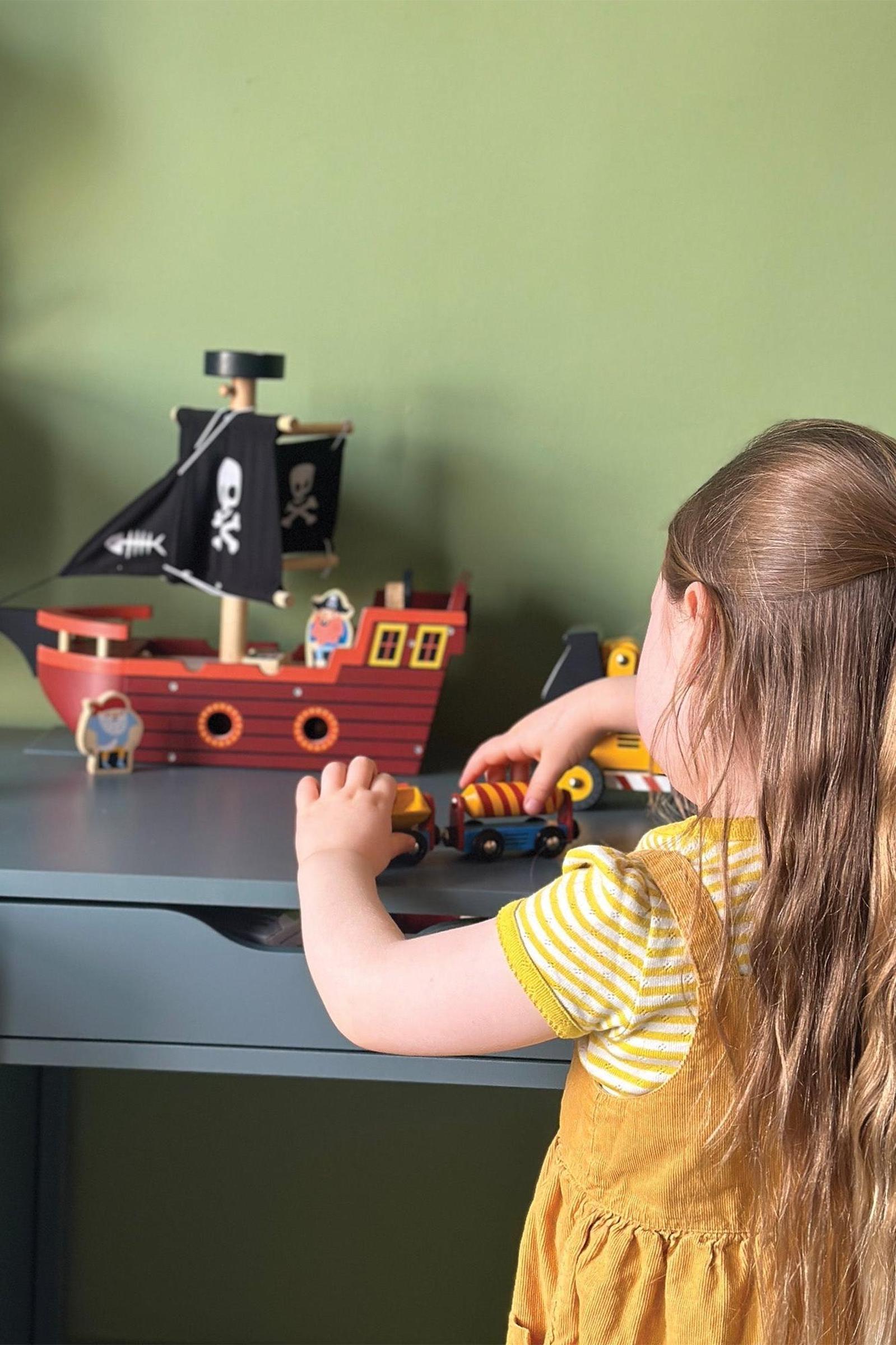 Fishbones Pirate Ship