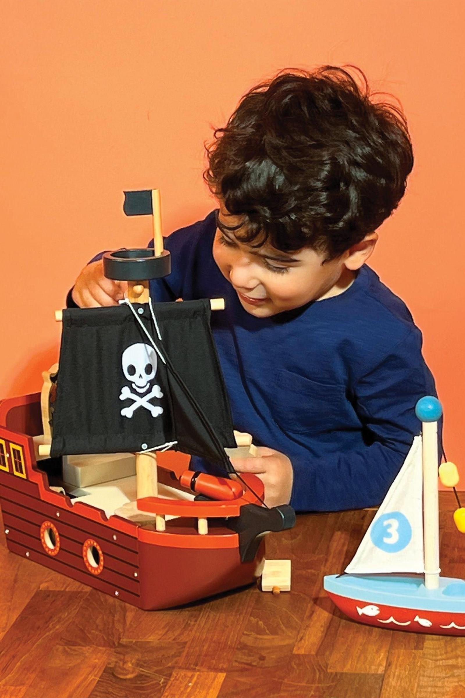 Fishbones Pirate Ship