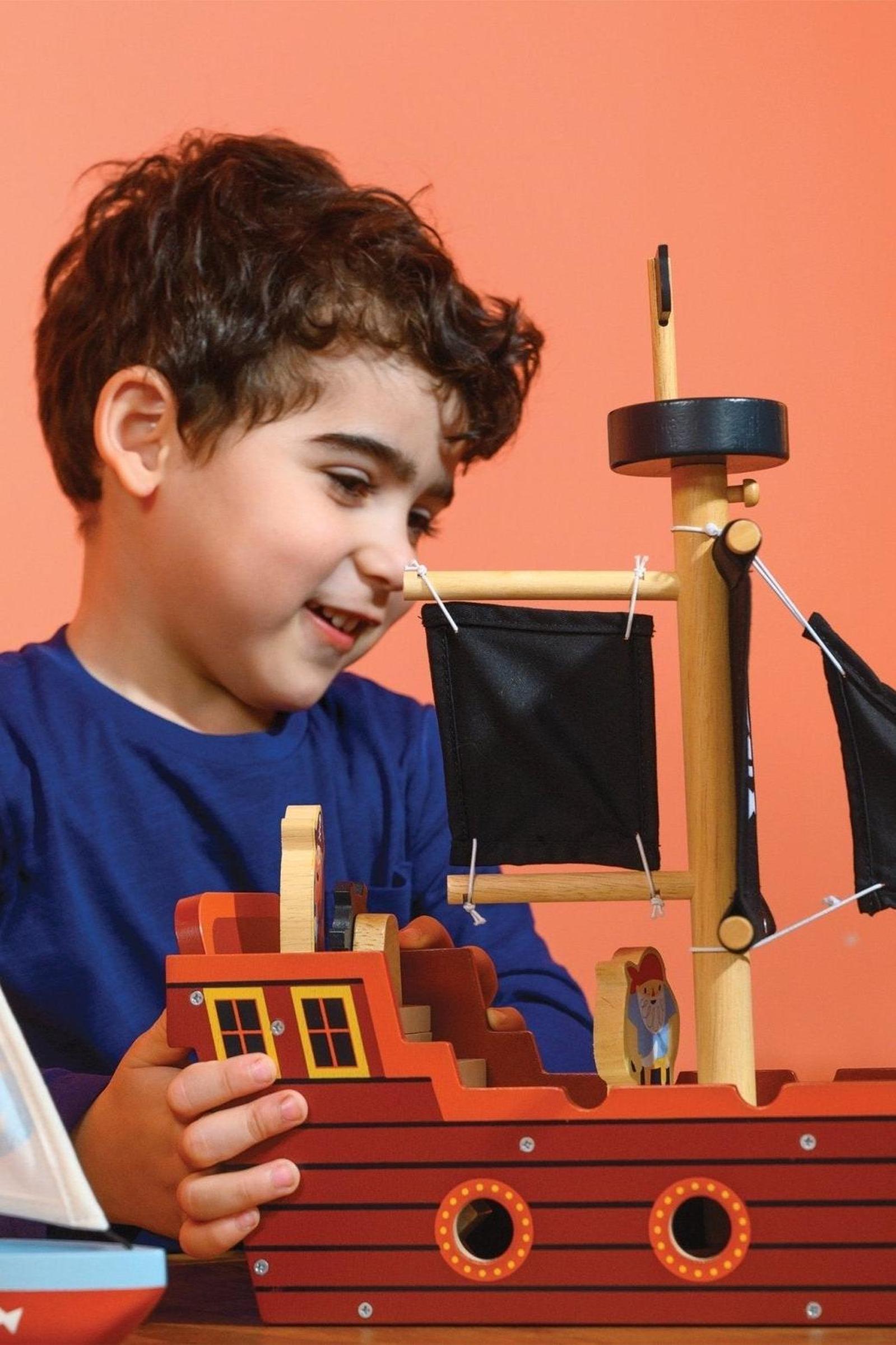 Fishbones Pirate Ship