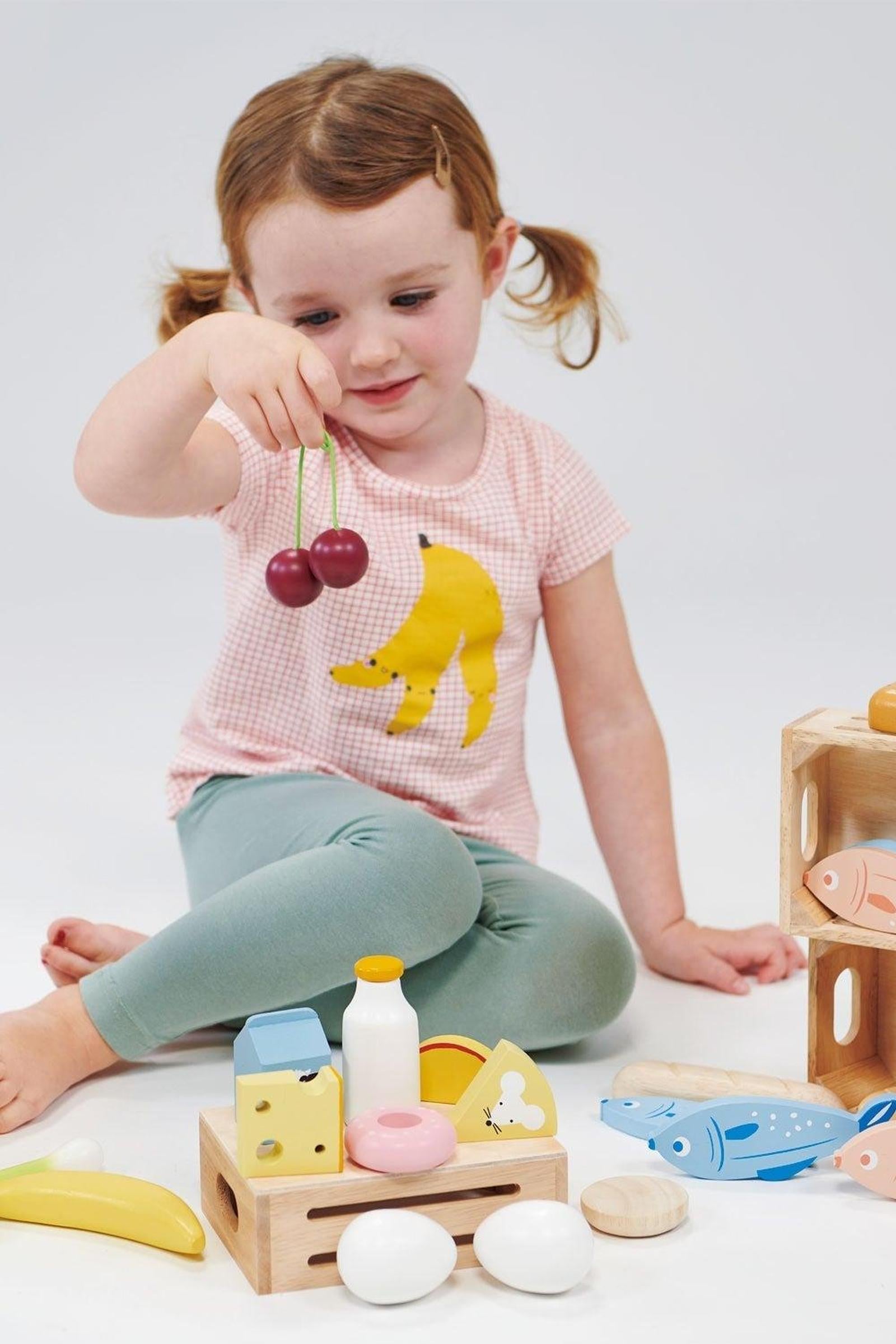 Mentari Wooden Pretend market Day Play Set, Weighing Scales, Cash Register, Card Reader, Groceries, Toddlers