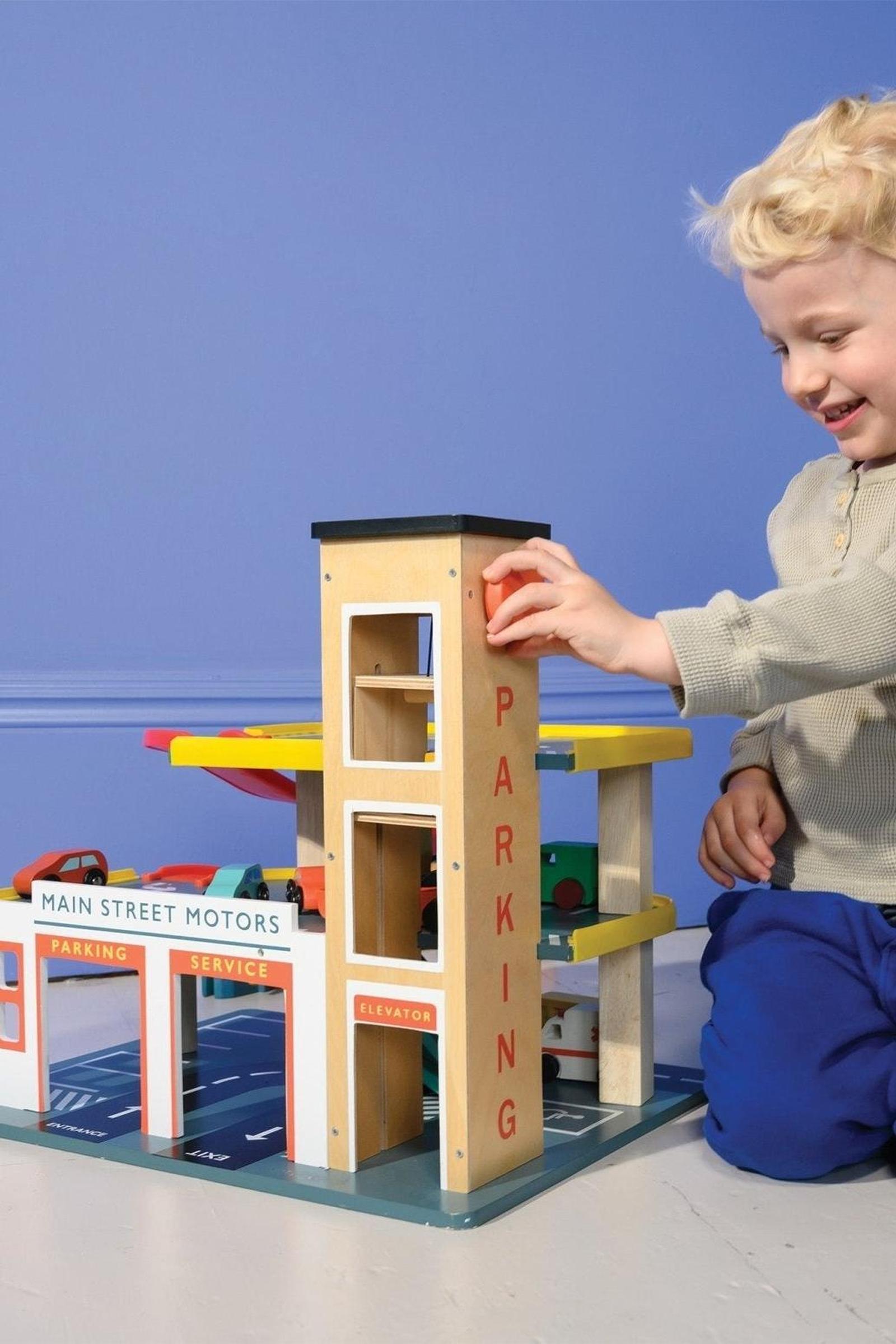 Multi-Level Garage with Lift