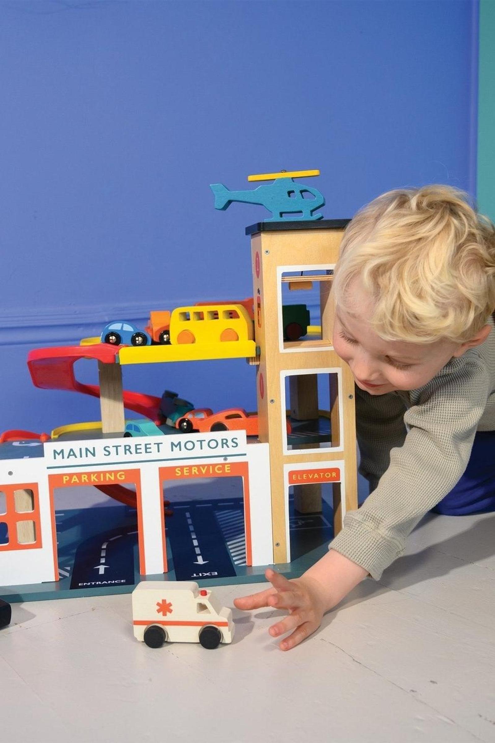 Multi-Level Garage with Lift