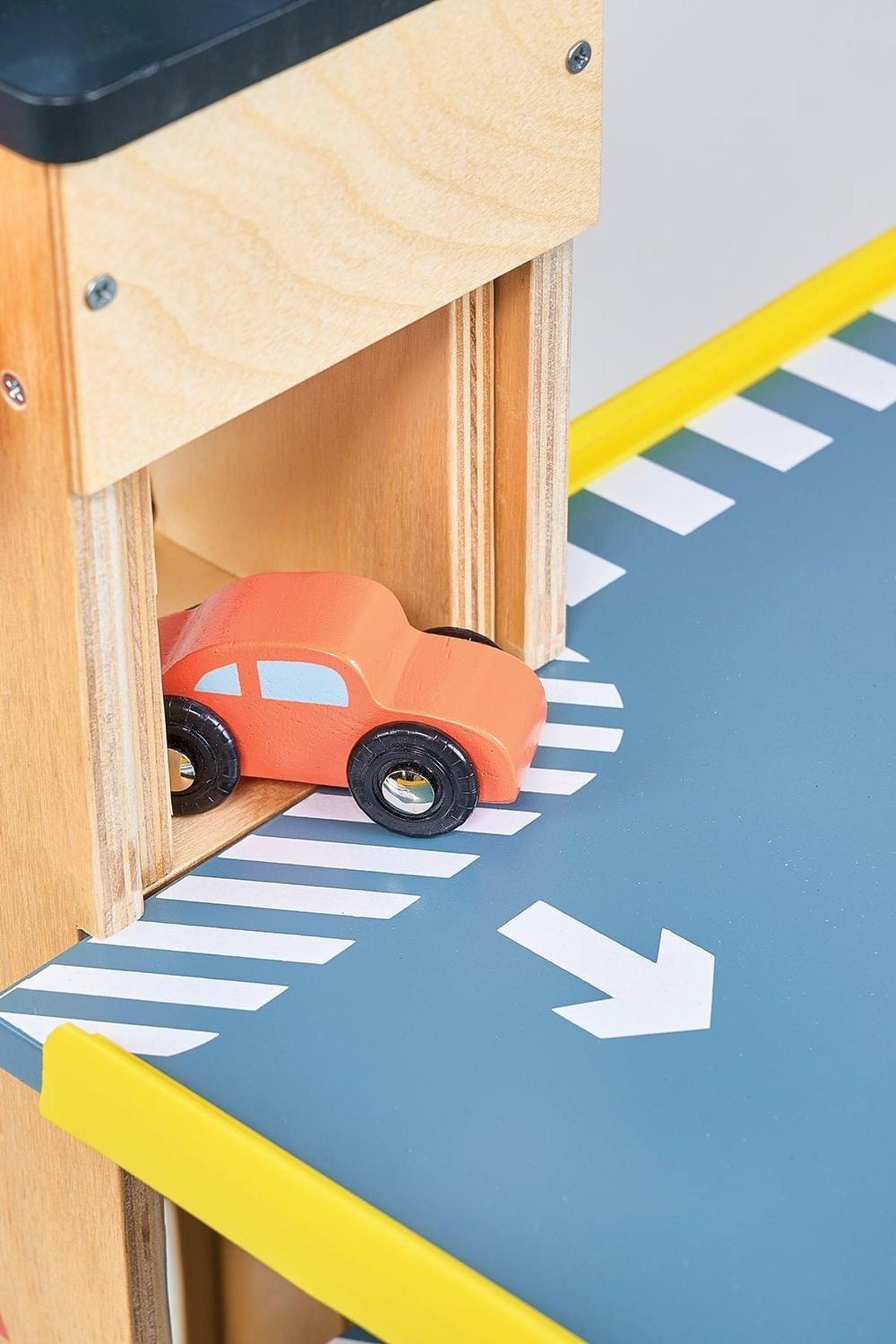 Multi-Level Garage with Lift